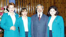 hnojulianpsco32.jpg (55465 bytes)