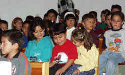 ni�os49.jpg (307378 bytes)